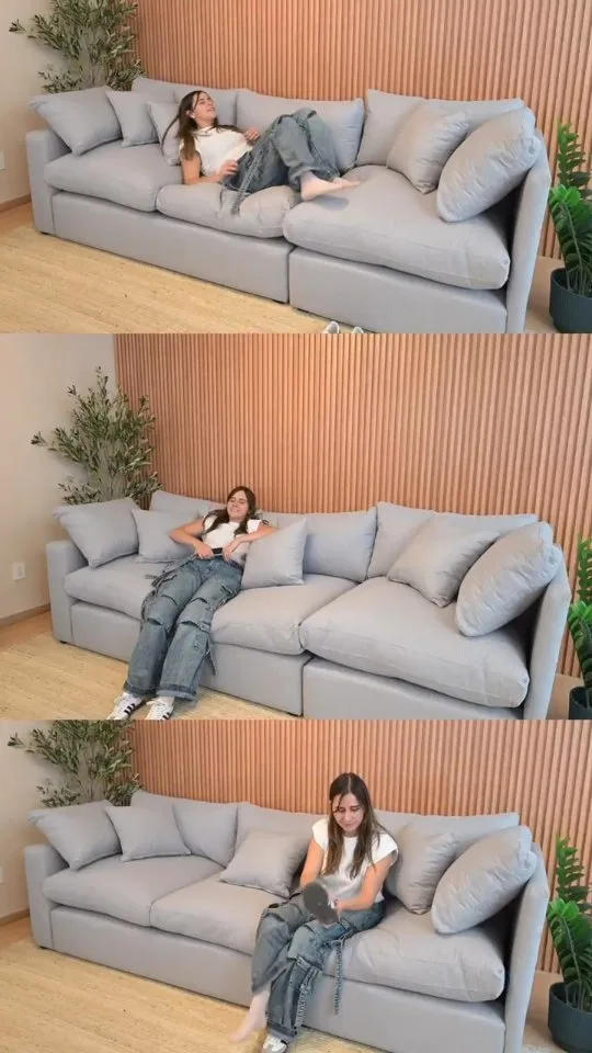 Recibidor de mármol de Casa Cavela en espacio contemporáneo